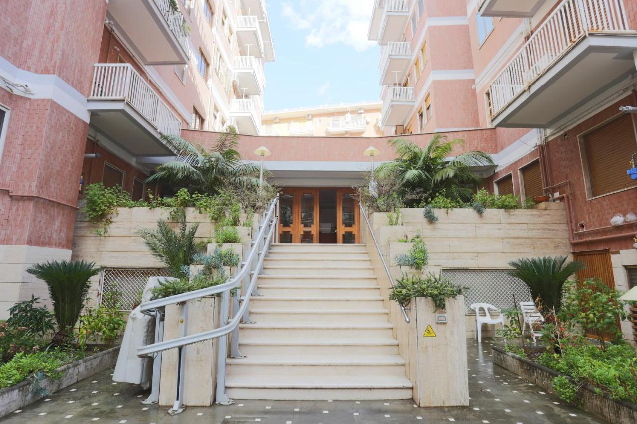 Le Stanze Di Mami Lägenhet Salerno Exteriör bild